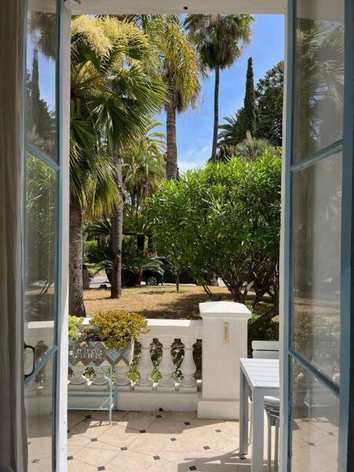 Beautiful Garden Apartment Steps From The Beach Ментона Экстерьер фото