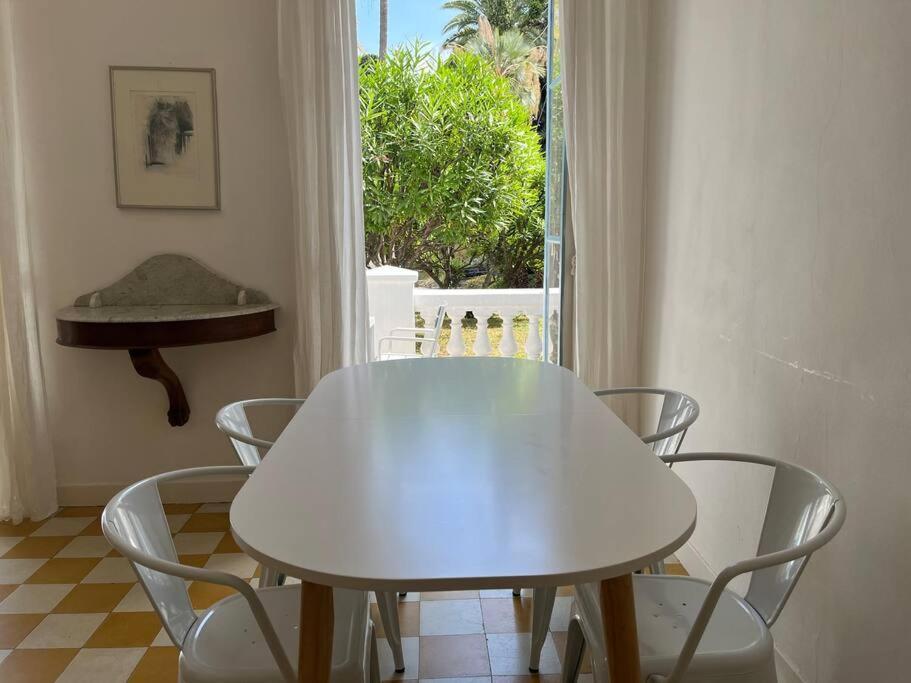 Beautiful Garden Apartment Steps From The Beach Ментона Экстерьер фото