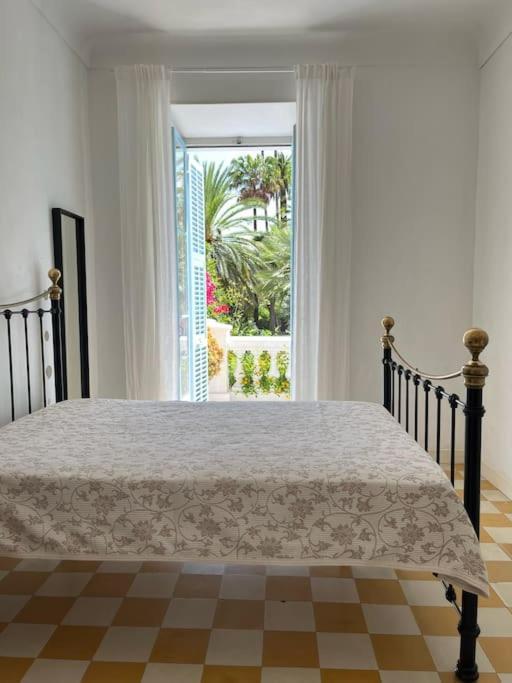 Beautiful Garden Apartment Steps From The Beach Ментона Экстерьер фото