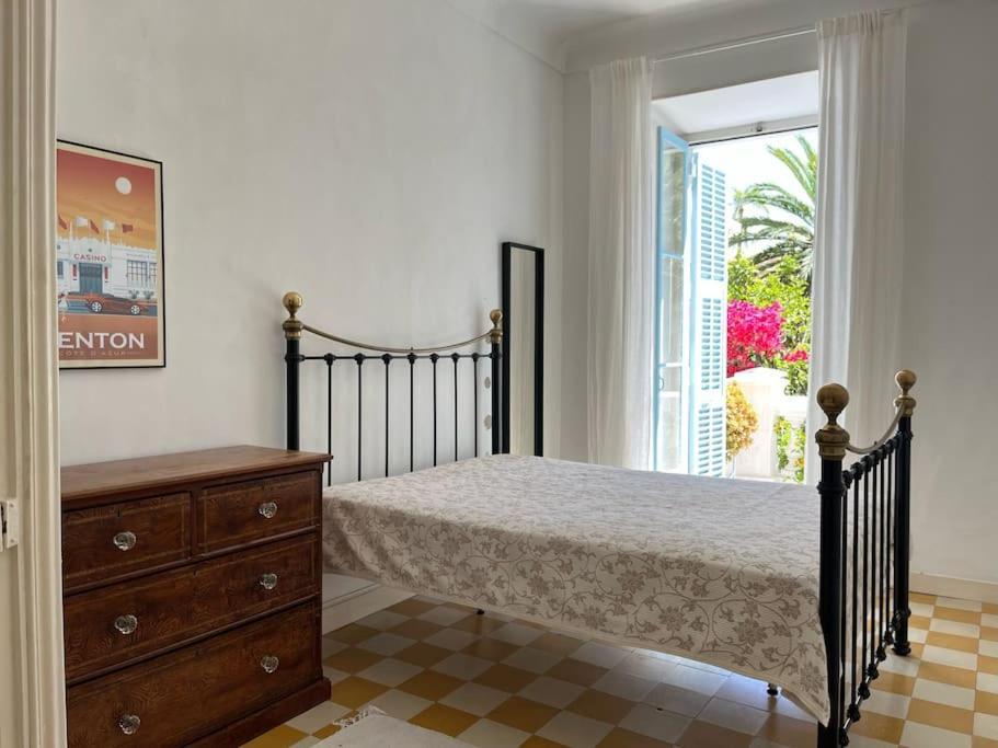Beautiful Garden Apartment Steps From The Beach Ментона Экстерьер фото